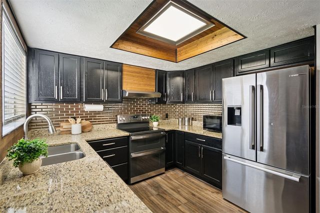 916 E CLEVELAND STREET, Apopka, FL 32703