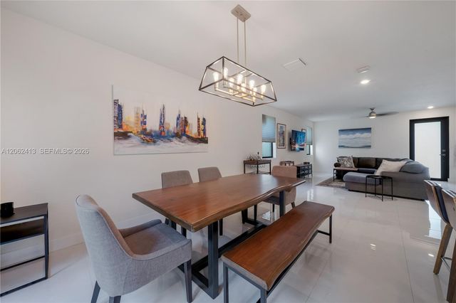 10425 NW 82nd St 4, Doral, FL 33178