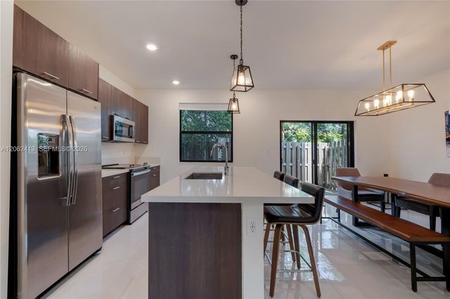 10425 NW 82nd St 4, Doral, FL 33178