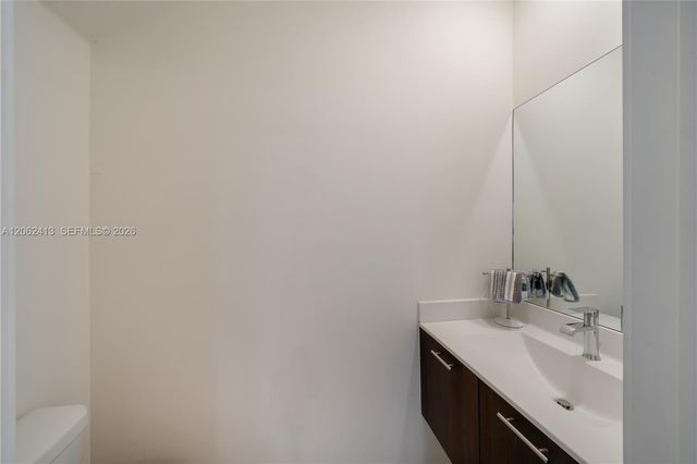 10425 NW 82nd St 4, Doral, FL 33178