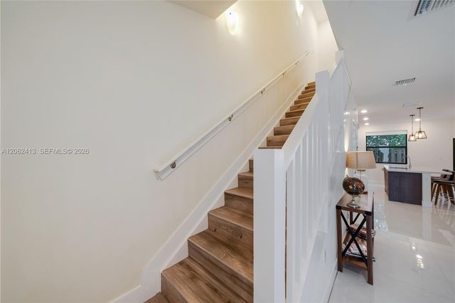 10425 NW 82nd St 4, Doral, FL 33178