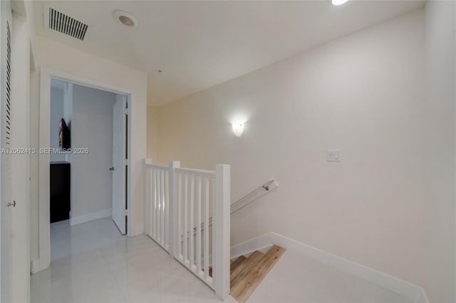 10425 NW 82nd St 4, Doral, FL 33178
