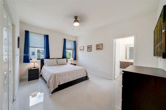 10425 NW 82nd St 4, Doral, FL 33178