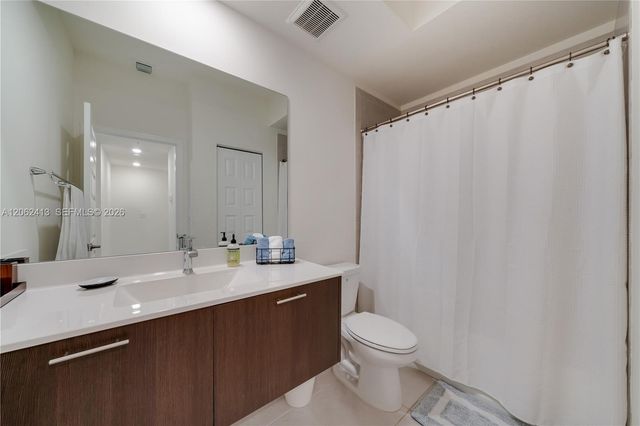10425 NW 82nd St 4, Doral, FL 33178