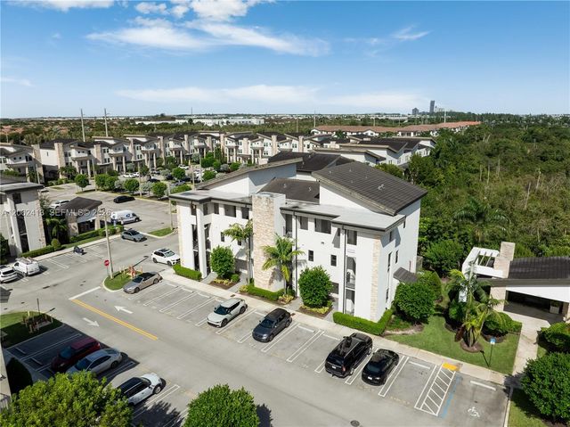 10425 NW 82nd St 4, Doral, FL 33178