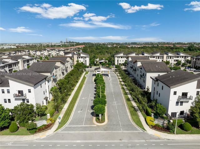 10425 NW 82nd St 4, Doral, FL 33178