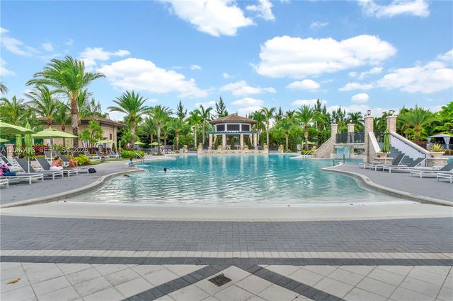 10425 NW 82nd St 4, Doral, FL 33178