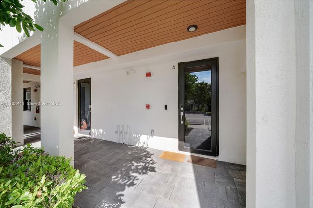 10425 NW 82nd St 4, Doral, FL 33178