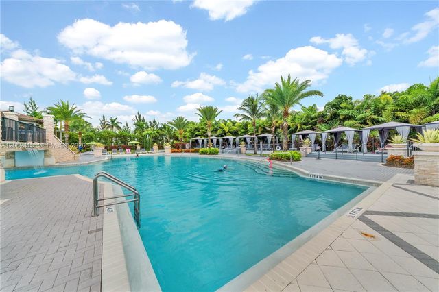 10425 NW 82nd St 4, Doral, FL 33178