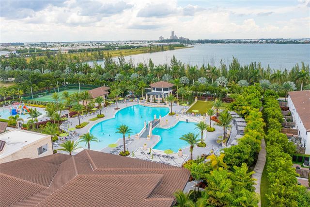 10425 NW 82nd St 4, Doral, FL 33178