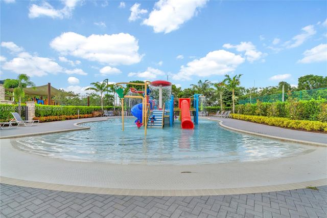 10425 NW 82nd St 4, Doral, FL 33178