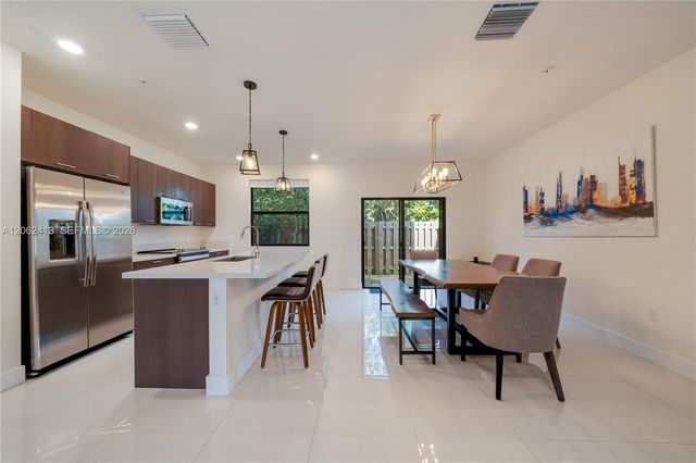 10425 NW 82nd St 4, Doral, FL 33178