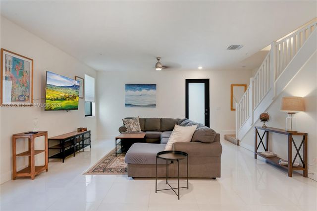 10425 NW 82nd St 4, Doral, FL 33178
