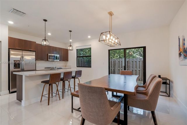 10425 NW 82nd St 4, Doral, FL 33178