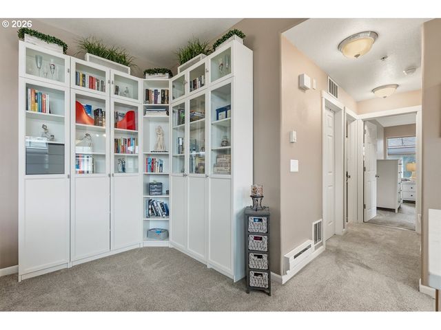 14745 Sw SANDHILL Loop 203, Beaverton, OR 97007