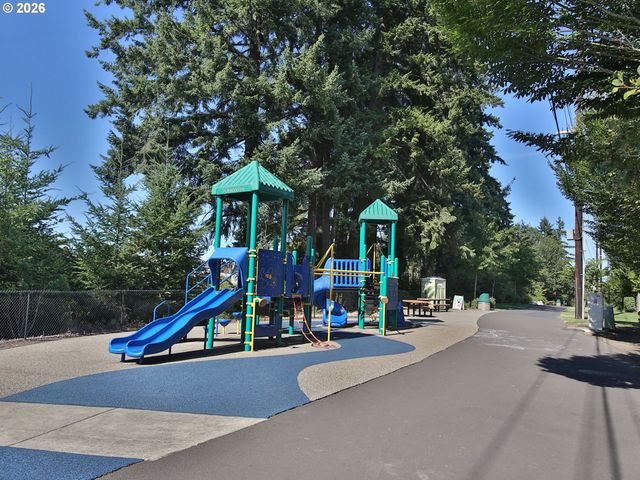 14745 Sw SANDHILL Loop 203, Beaverton, OR 97007