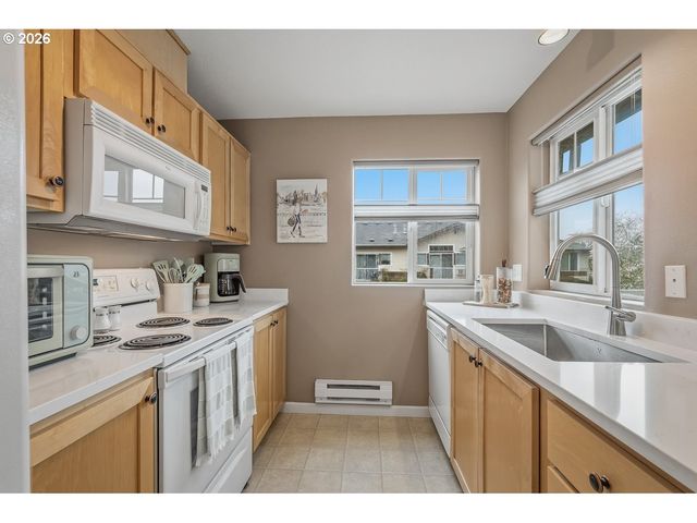 14745 Sw SANDHILL Loop 203, Beaverton, OR 97007