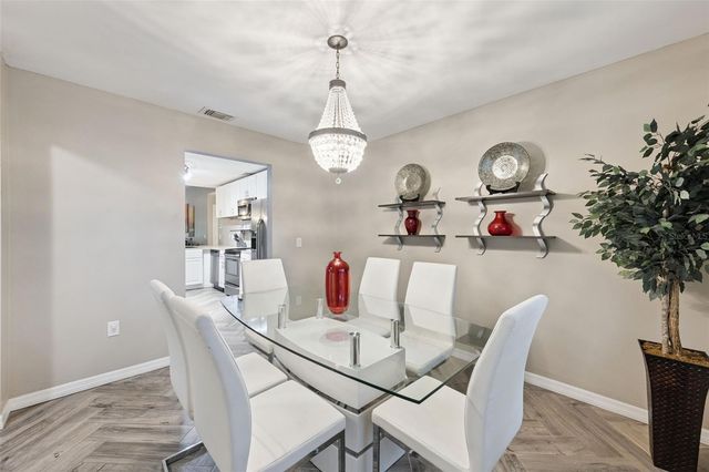 2011 EXCALIBUR DRIVE, Orlando, FL 32822