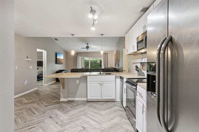 2011 EXCALIBUR DRIVE, Orlando, FL 32822