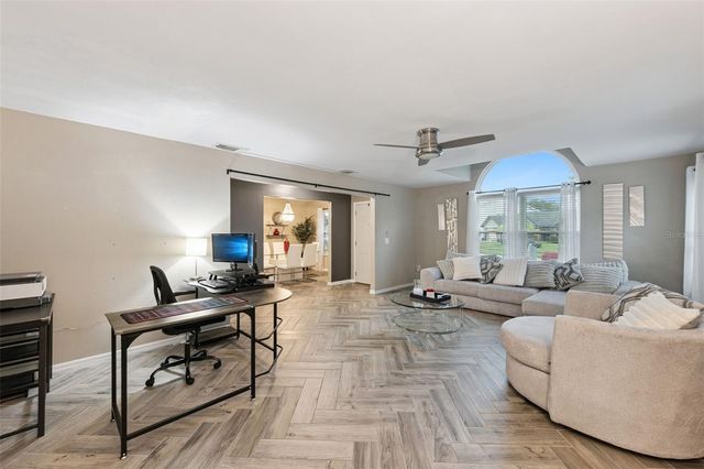 2011 EXCALIBUR DRIVE, Orlando, FL 32822