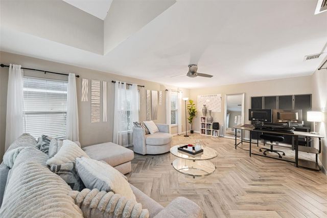 2011 EXCALIBUR DRIVE, Orlando, FL 32822