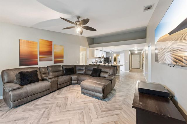 2011 EXCALIBUR DRIVE, Orlando, FL 32822