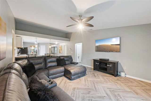 2011 EXCALIBUR DRIVE, Orlando, FL 32822