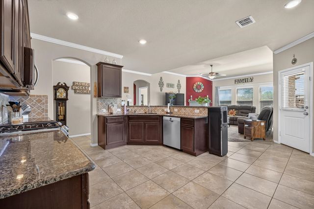 1332 Foxglove Lane, Burleson, TX 76028