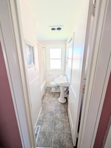 1105 California Avenue W, Saint Paul, MN 55108