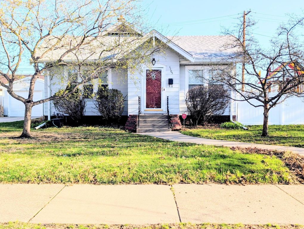 1105 California Avenue W, Saint Paul, MN 55108