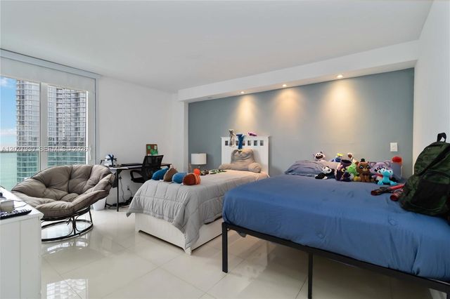 100 Bayview Dr 2014, Sunny Isles Beach, FL 33160