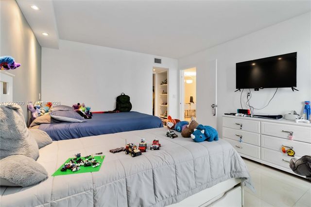 100 Bayview Dr 2014, Sunny Isles Beach, FL 33160