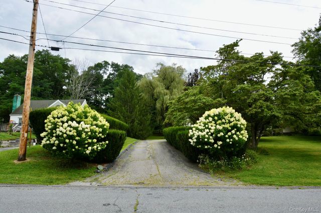 12 Ciferri Drive, Millbrook, NY 12545