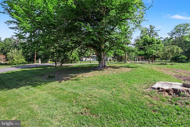 15 HILLSIDE RD, Dauphin, PA 17018