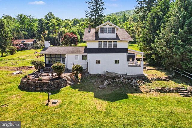 15 HILLSIDE RD, Dauphin, PA 17018