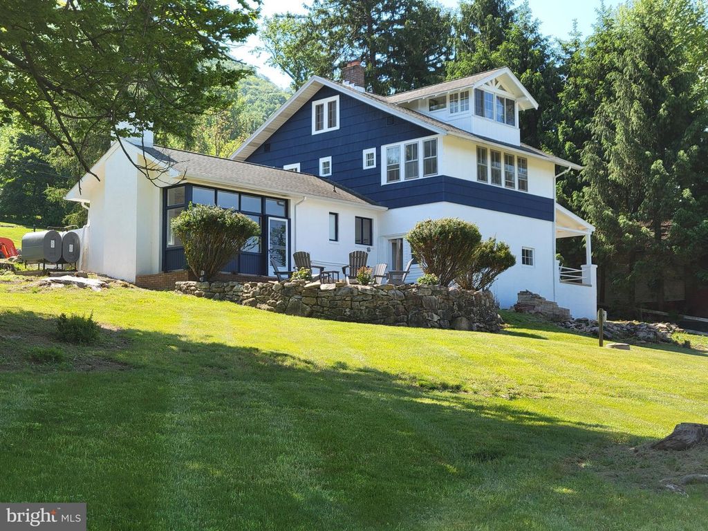 15 HILLSIDE RD, Dauphin, PA 17018