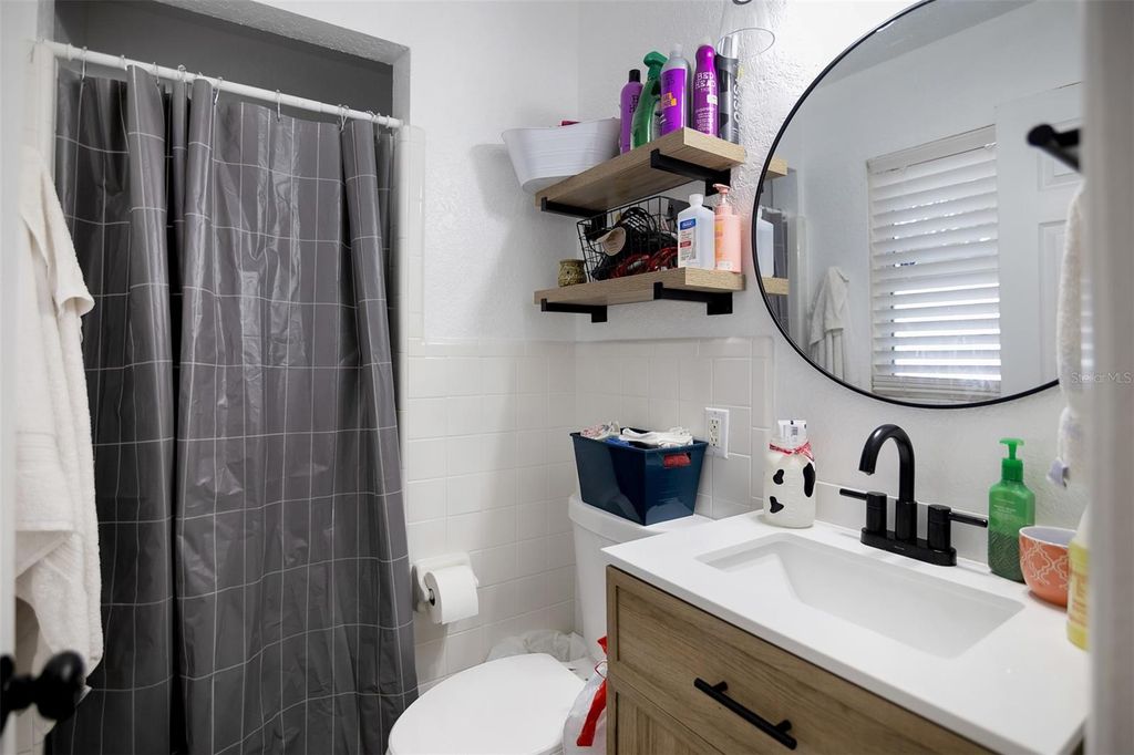 Image 12 of property listing at 215 KILMER LANE, Winter Haven, FL 33884