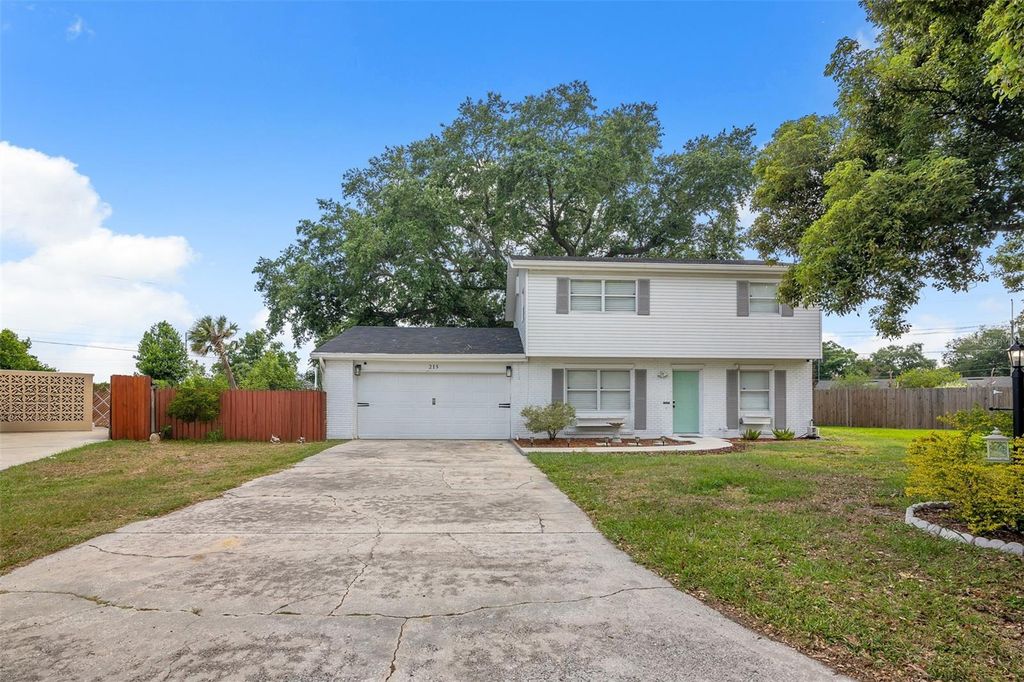 Image 3 of property listing at 215 KILMER LANE, Winter Haven, FL 33884