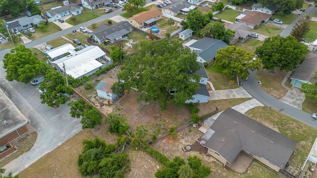 Image 30 of property listing at 215 KILMER LANE, Winter Haven, FL 33884