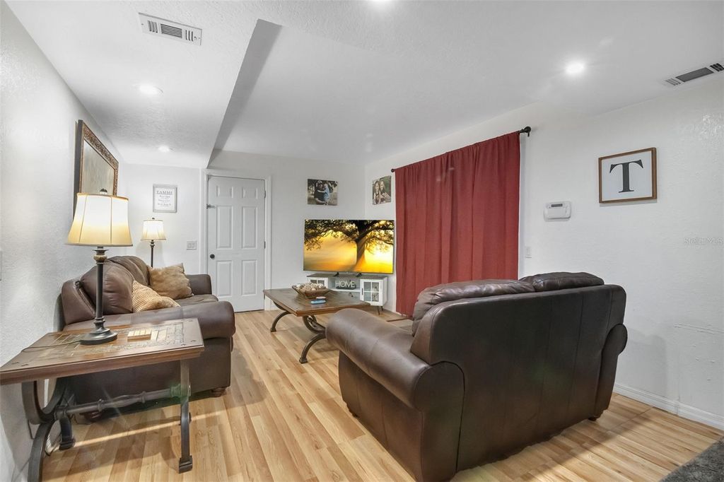 Image 8 of property listing at 215 KILMER LANE, Winter Haven, FL 33884