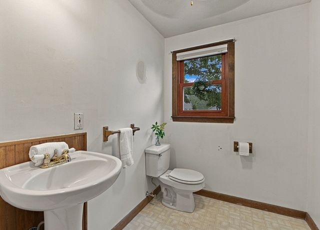 19 Pembroke St, Marlborough, MA 01752