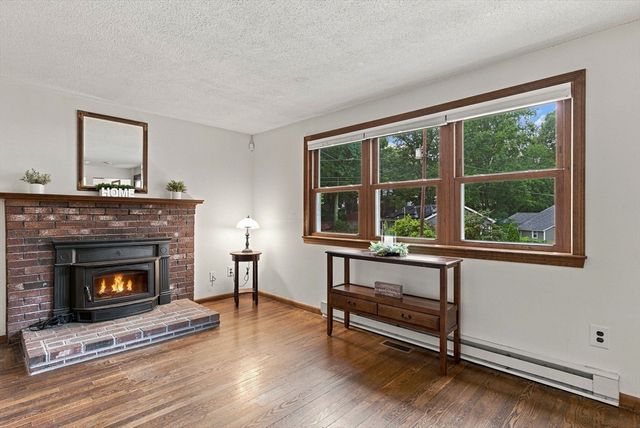 19 Pembroke St, Marlborough, MA 01752