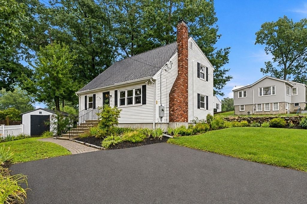 19 Pembroke St, Marlborough, MA 01752