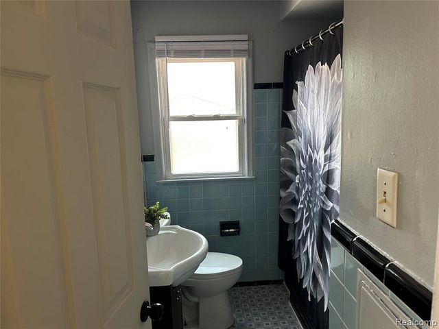 23125 Church Street, Oak Park, MI 48237