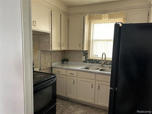 23125 Church Street, Oak Park, MI 48237