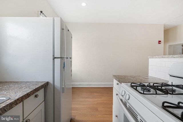 800 STATE RD, Croydon, PA 19021