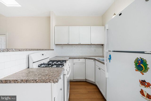 800 STATE RD, Croydon, PA 19021