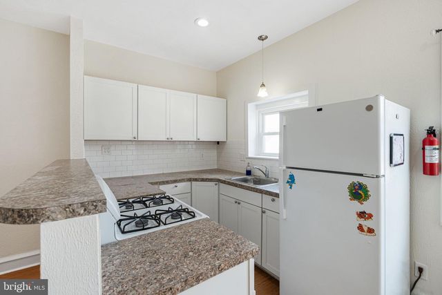 800 STATE RD, Croydon, PA 19021