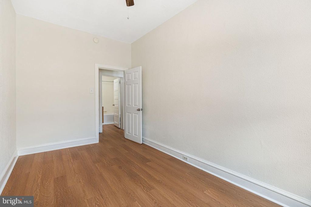 800 STATE RD, Croydon, PA 19021