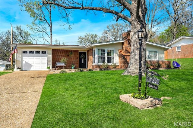 727 Paschal Drive, Mehlville, MO 63125